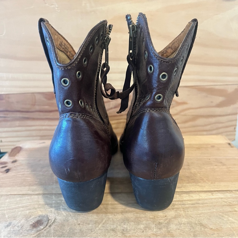 Born Chocolate Brown Leather Grommet Western Ankle Booties size 9 - Picture 7 of 13